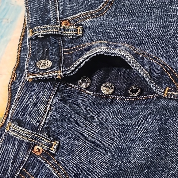 Levi's 501 4 Button Fray Hem Shorts Size 25 - Picture 2 of 5